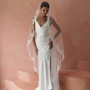 MadameTulle // CELINE I Mantilla Cathedral Veil in White